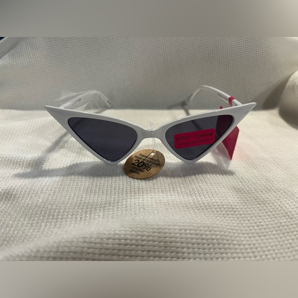 Betsy Johnson Cat Eye Sunglasses - Picture 2 of 4
